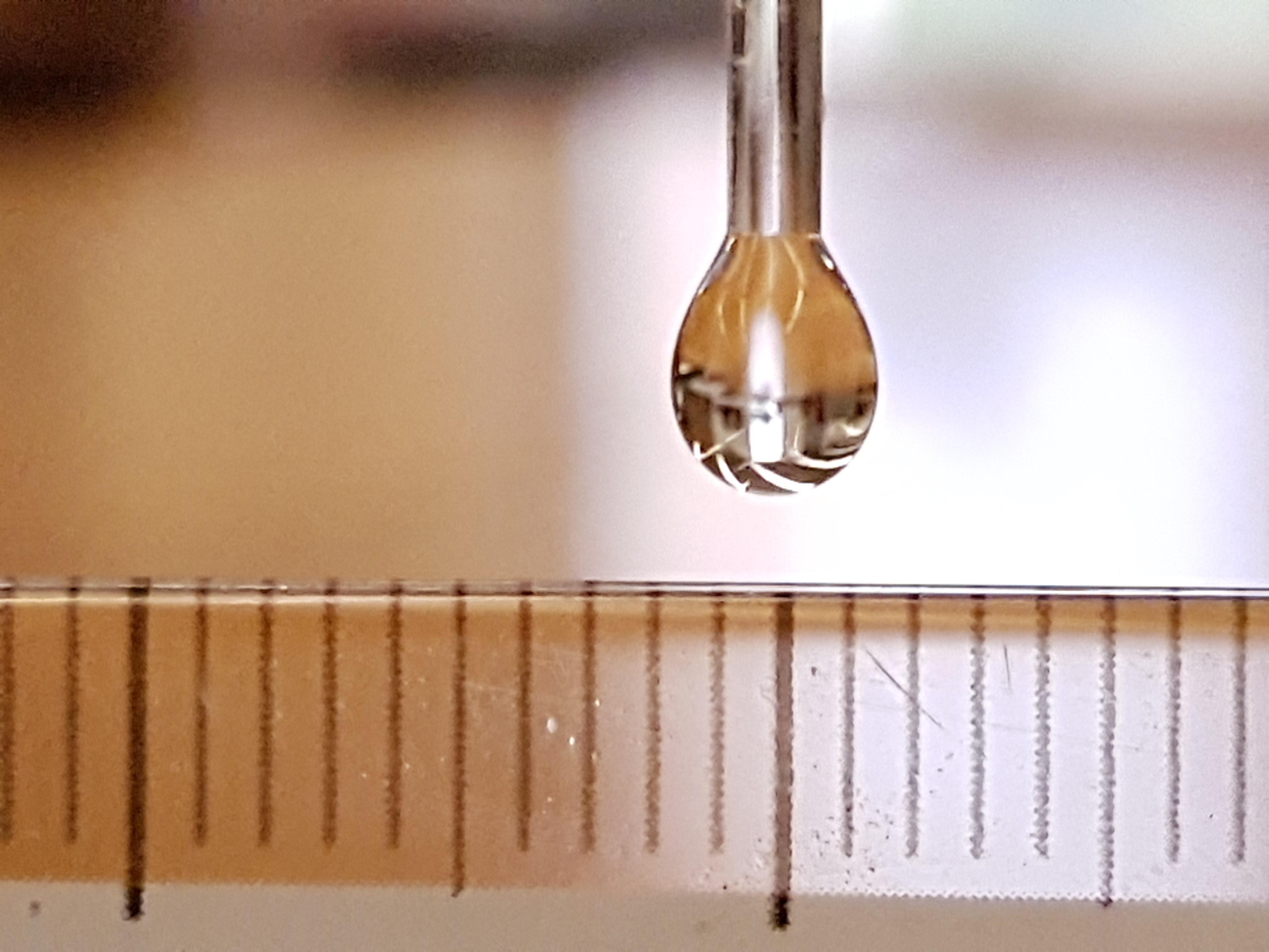 Висячая капля